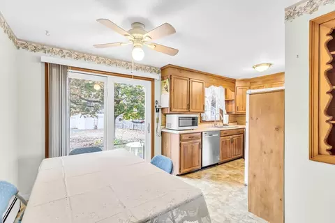 131 Mccarthy Ave, Chicopee, MA 01020 photo 4