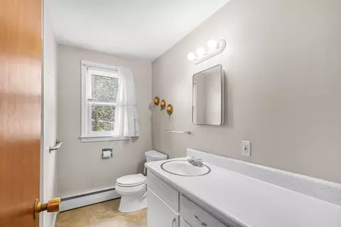 131 Mccarthy Ave, Chicopee, MA 01020 photo 8
