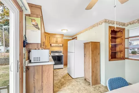 131 Mccarthy Ave, Chicopee, MA 01020 photo 5