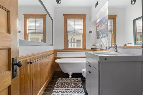 Bath - 255 Walnut St #C, Brookline, MA 02445 photo 1 of 2