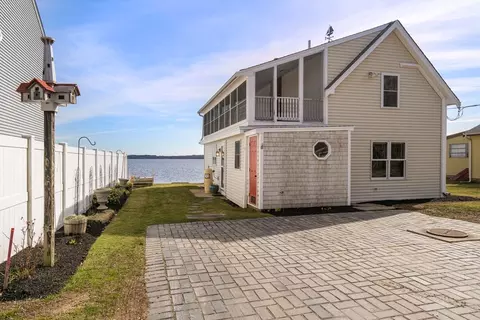 105 Staples Shore Rd, Lakeville, MA 02347