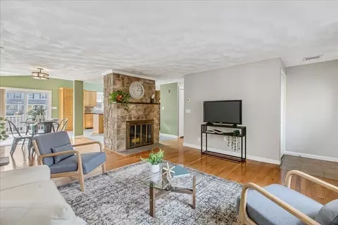 1 Mitchell Ln, Wakefield, MA 01880 photo 6