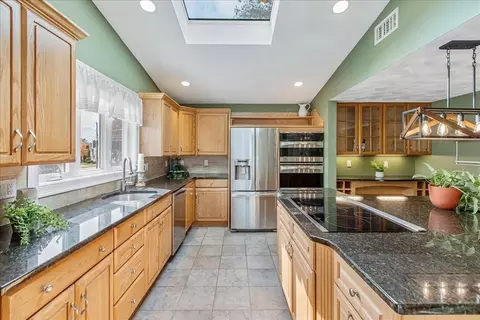 1 Mitchell Ln, Wakefield, MA 01880 photo 2