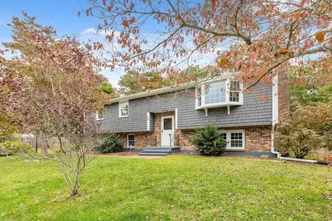10 Worrall Rd, Plymouth, MA 02360