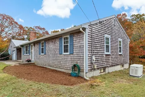 Exterior - 30 Thom Ave, Bourne, MA 02532 photo 3 of 7