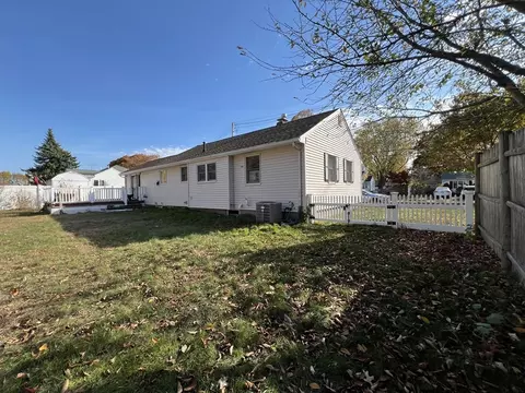 16 Bow St, Danvers, MA 01923 photo 2