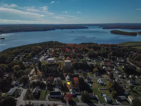 134 John St, Clinton, MA 01510 photo 2