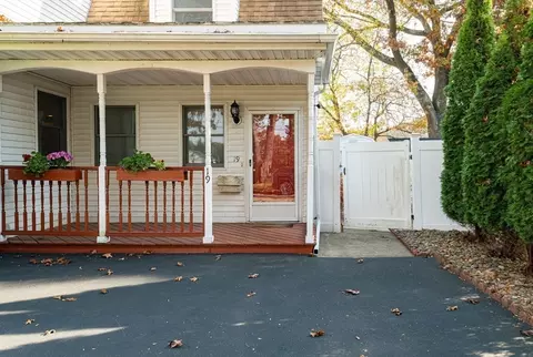 19 Dewitt Rd, Stoneham, MA 02180 photo 3