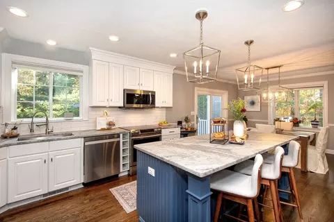 4 Wildflower Ln, Plymouth, MA 02360
