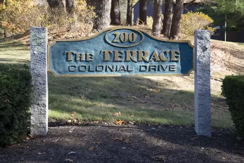 200 Colonial Dr #207, Ipswich, MA 01938
