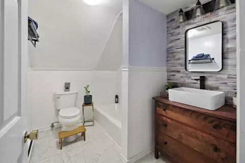 Bath - 227 Nesmith #E, Lowell, MA 01852 photo 1 of 3