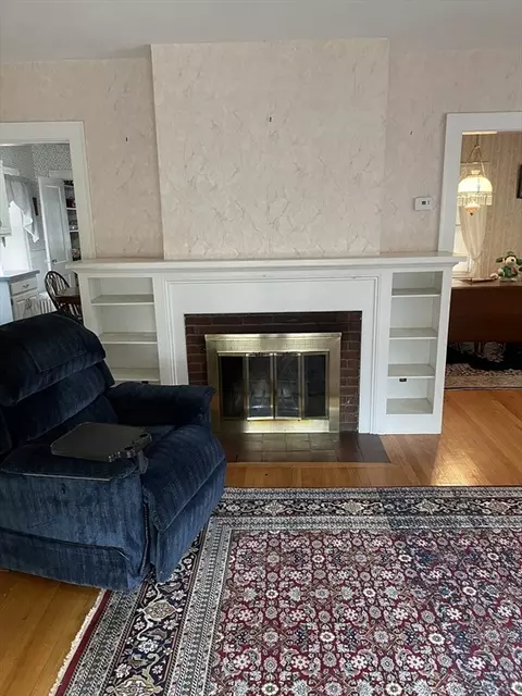 6 Mortimer St, Springfield, MA 01109 photo 8