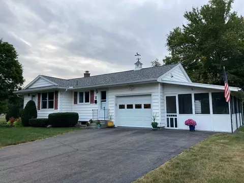 8 Porter St, Deerfield, MA 01373