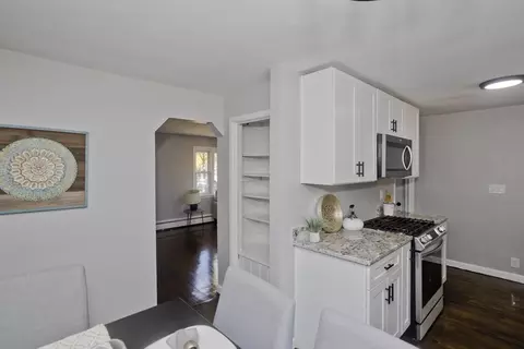 180 Cherokee Dr, Springfield, MA 01109 photo 11