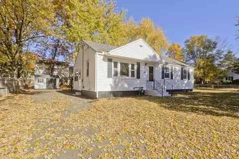 180 Cherokee Dr, Springfield, MA 01109 photo 3