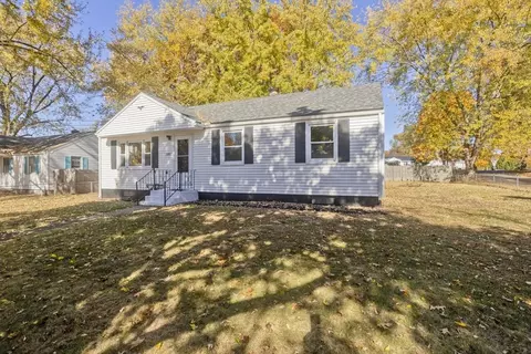 180 Cherokee Dr, Springfield, MA 01109 photo 2