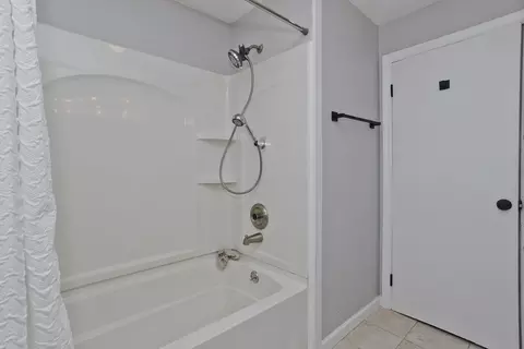 180 Cherokee Dr, Springfield, MA 01109 photo 20