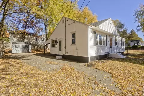 180 Cherokee Dr, Springfield, MA 01109 photo 4