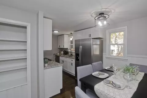 180 Cherokee Dr, Springfield, MA 01109 photo 9