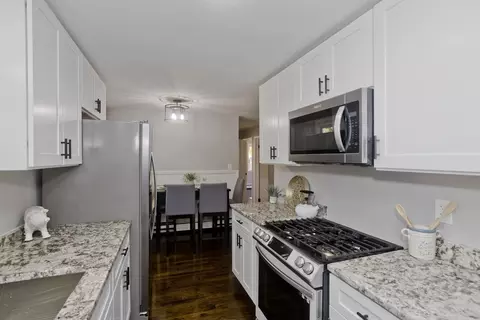 180 Cherokee Dr, Springfield, MA 01109 photo 7