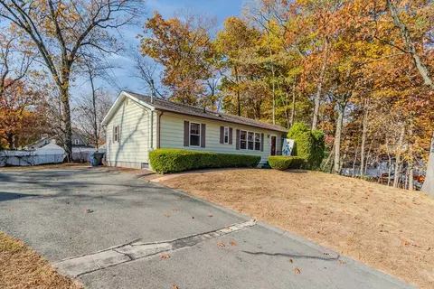 8 Craig St, Springfield, MA 01108 photo 2