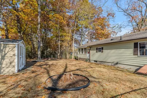 8 Craig St, Springfield, MA 01108 photo 4