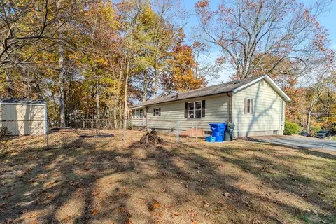 8 Craig St, Springfield, MA 01108 photo 3