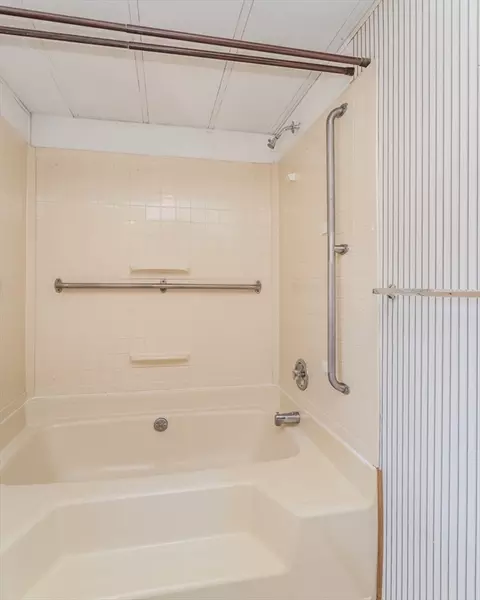 8 Craig St, Springfield, MA 01108 photo 24
