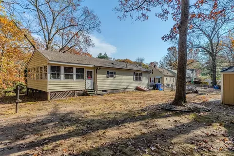 8 Craig St, Springfield, MA 01108 photo 6