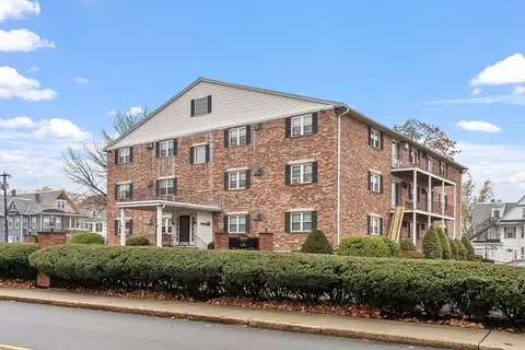 305 Pine St #4, Lowell, MA 01851