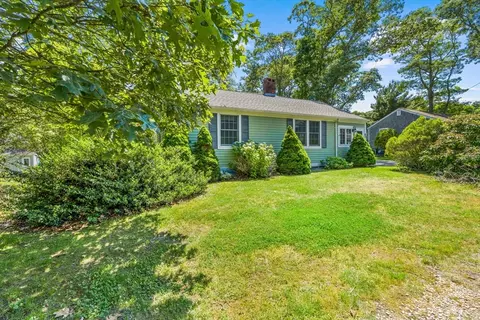 42 Glen Ave, Falmouth, MA 02556