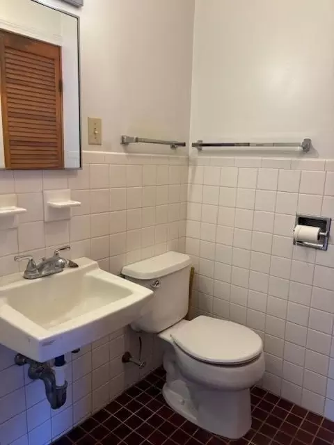Bath - 73 Concord St, Maynard, MA 01754 photo 1 of 4