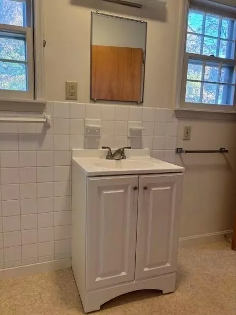 Bath - 73 Concord St, Maynard, MA 01754 photo 3 of 4