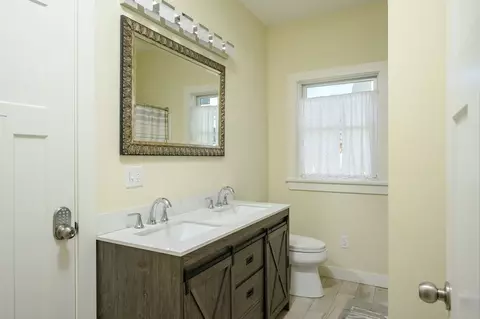 Bath - 5 Oak Hill Rd, Wareham, MA 02571 photo 2 of 4