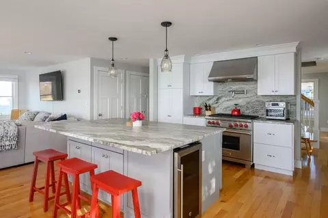 Kitchen - 5 Oak Hill Rd, Wareham, MA 02571 photo 4 of 5