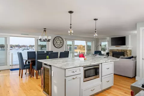 Kitchen - 5 Oak Hill Rd, Wareham, MA 02571 photo 2 of 5