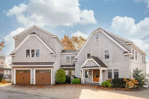 5 Oak Hill Rd, Wareham, MA 02571