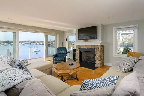 Living - 5 Oak Hill Rd, Wareham, MA 02571 photo 1 of 3