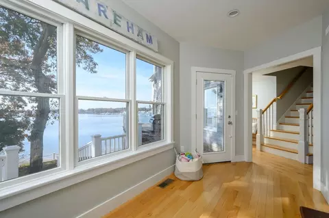 Entry Way - 5 Oak Hill Rd, Wareham, MA 02571 photo 2 of 2