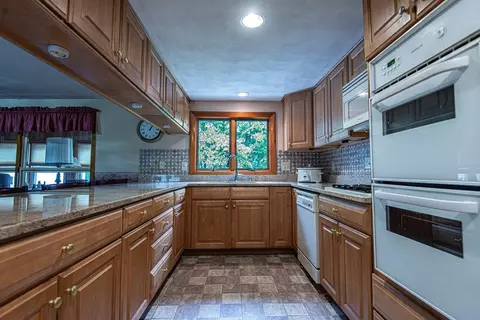 56 Rose Ave, Woonsocket, RI 02895 photo 8
