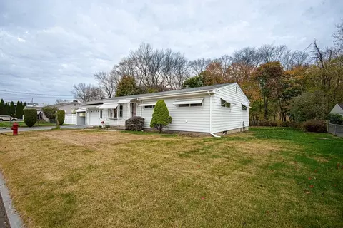 56 Rose Ave, Woonsocket, RI 02895 photo 2