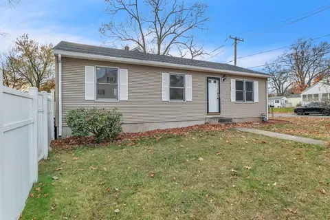 115 Carroll St, Springfield, MA 01108 photo 2