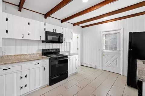 9 Maple Cir, Marblehead, MA 01945 photo 8