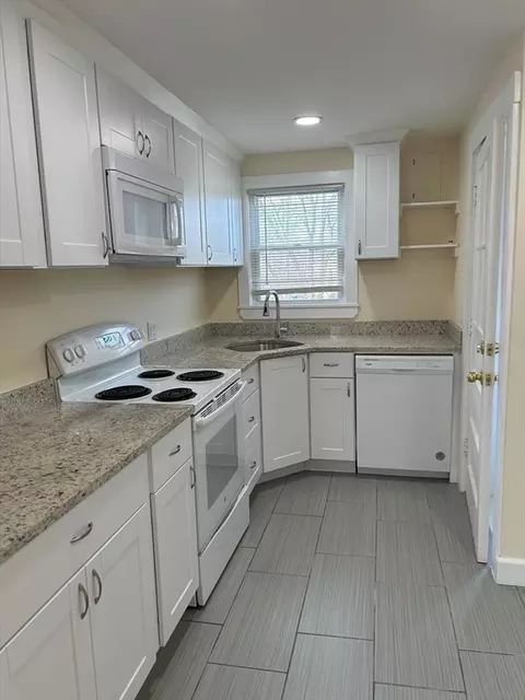 9 Maple Cir, Marblehead, MA 01945 photo 25