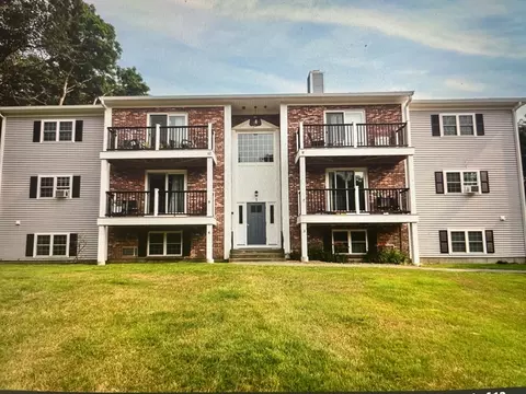 1 Chapel Hill Dr #4, Plymouth, MA 02360