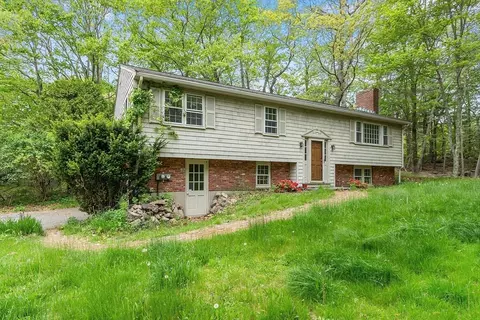 29 Magnolia Ave, Manchester, MA 01944