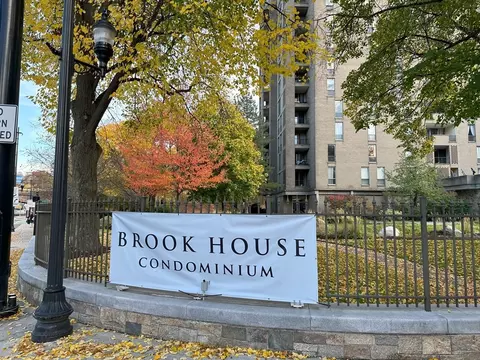 77 Pond Ave #502, Brookline, MA 02445
