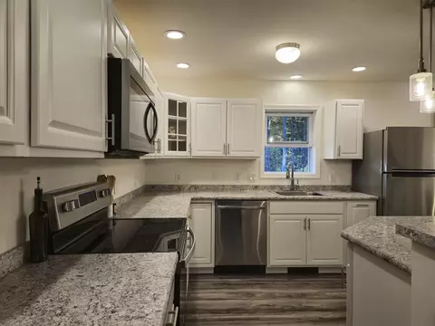 239 Durant St, Springfield, MA 01129 photo 3
