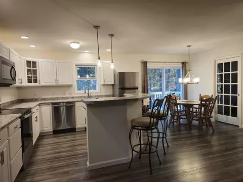 239 Durant St, Springfield, MA 01129 photo 2