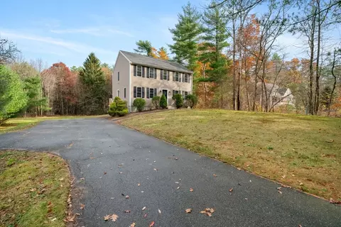 230 Old Center St, Middleboro, MA 02346